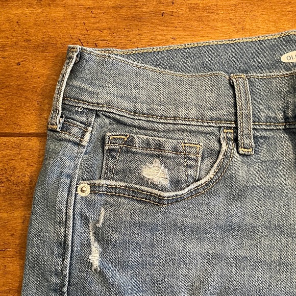 Old Navy Blue Denim Shorts Cuffed Lightwash Distressed Sz 6 1099-396 - Picture 5 of 6